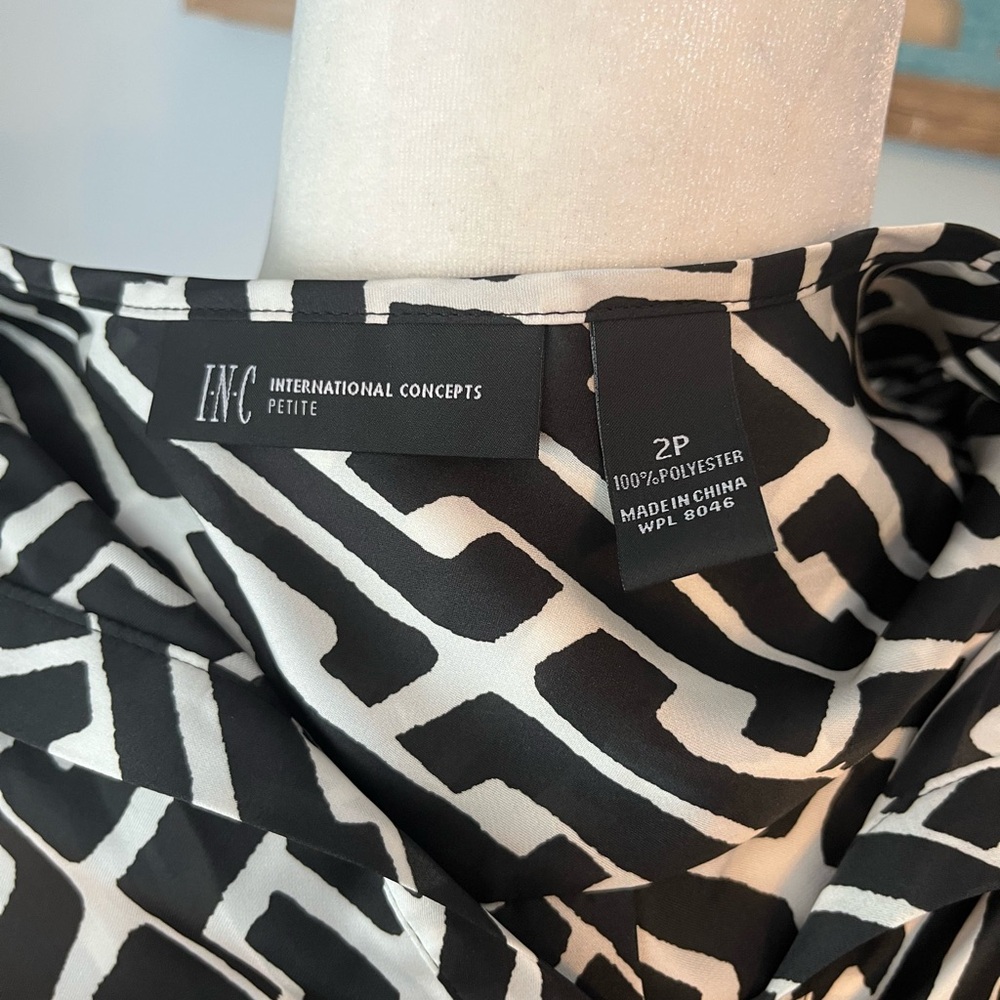 INC International Concepts Black and White Patterned Blouse - Picture 6 of 6